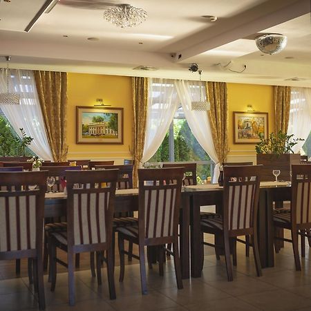 Hotel Pikul Пулави Екстер'єр фото