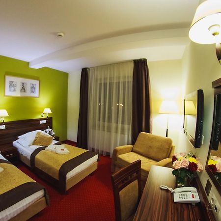 Hotel Pikul Пулави Екстер'єр фото