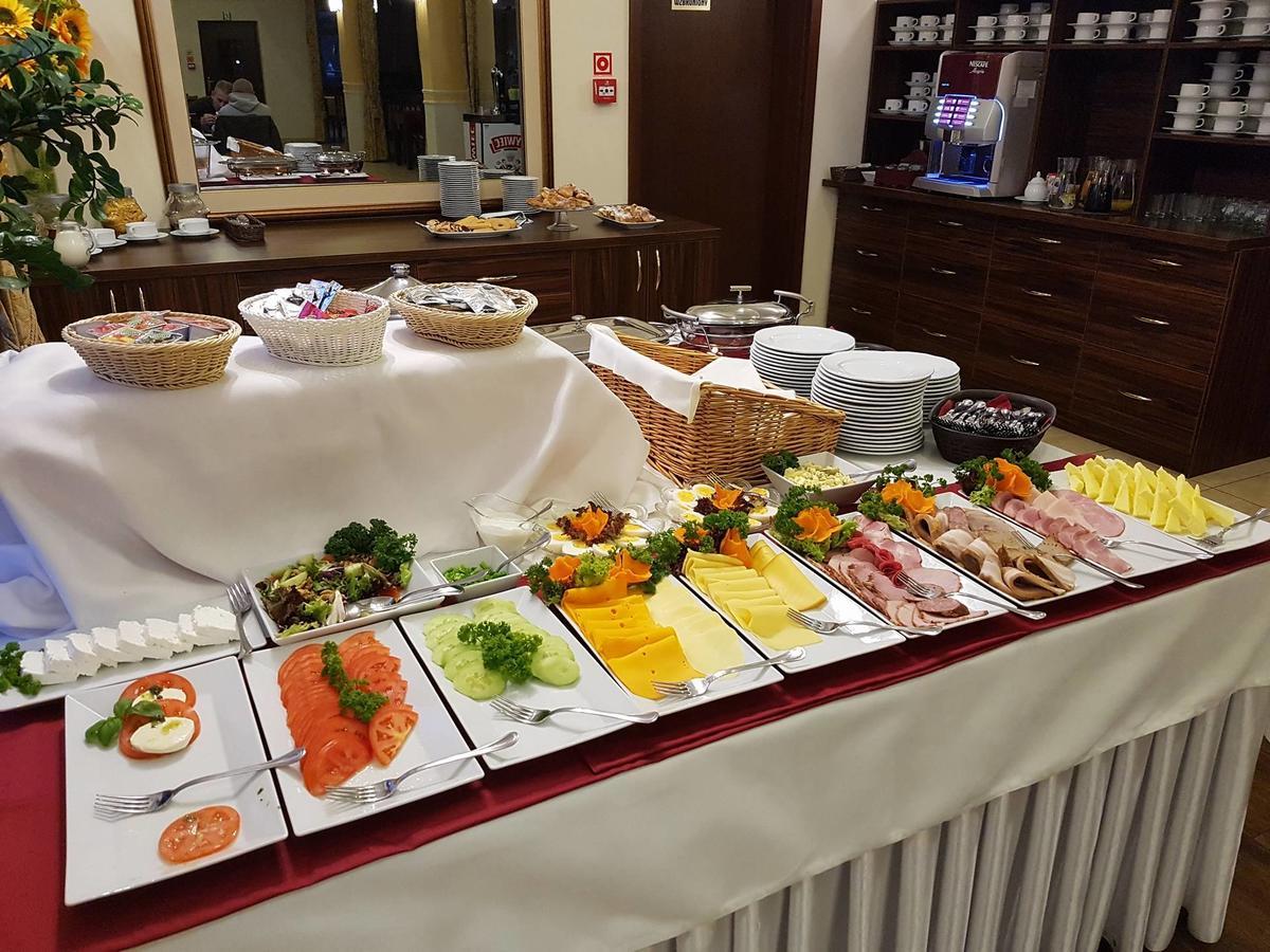 Hotel Pikul Пулави Екстер'єр фото