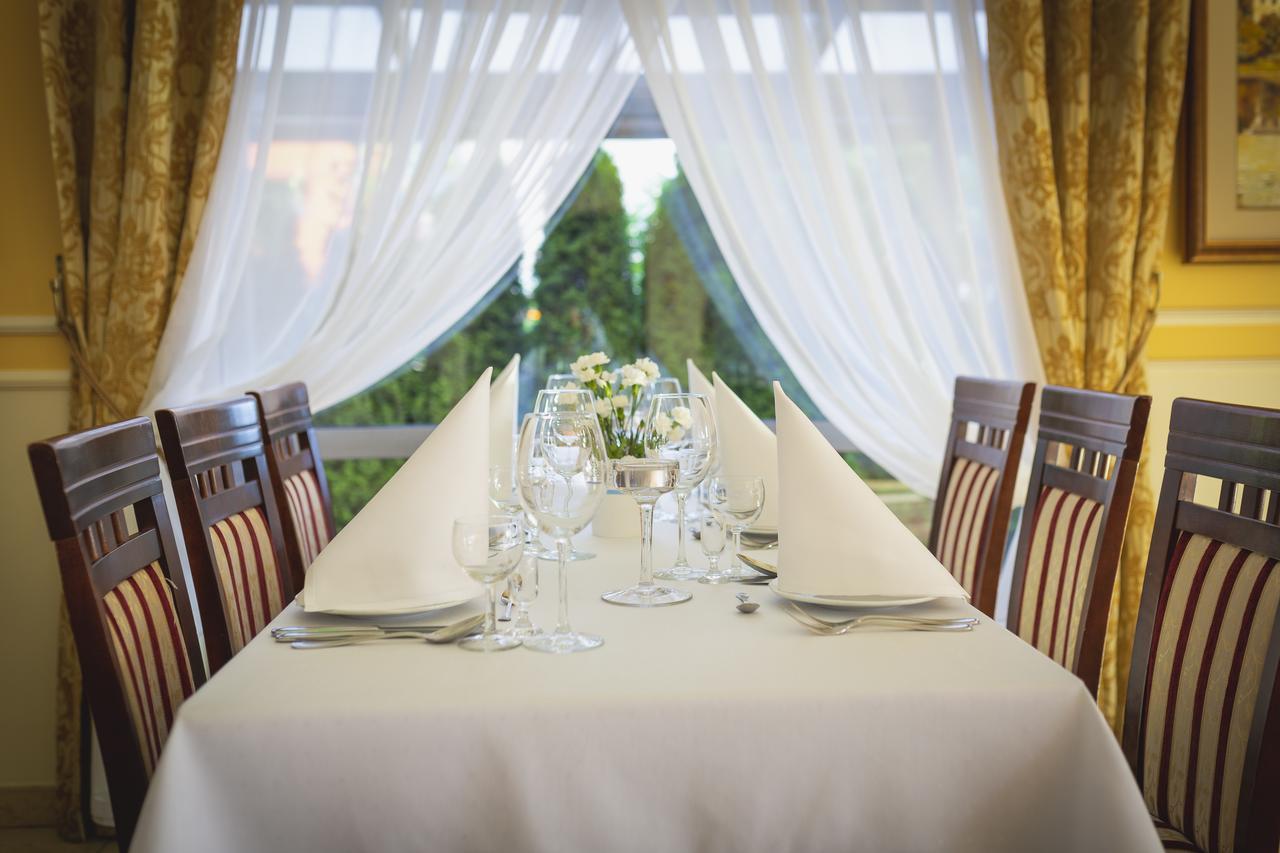 Hotel Pikul Пулави Екстер'єр фото
