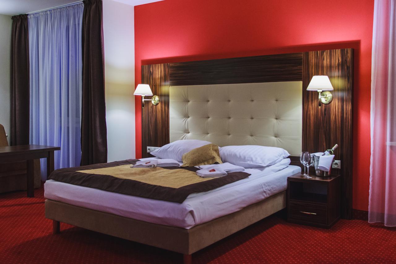 Hotel Pikul Пулави Екстер'єр фото