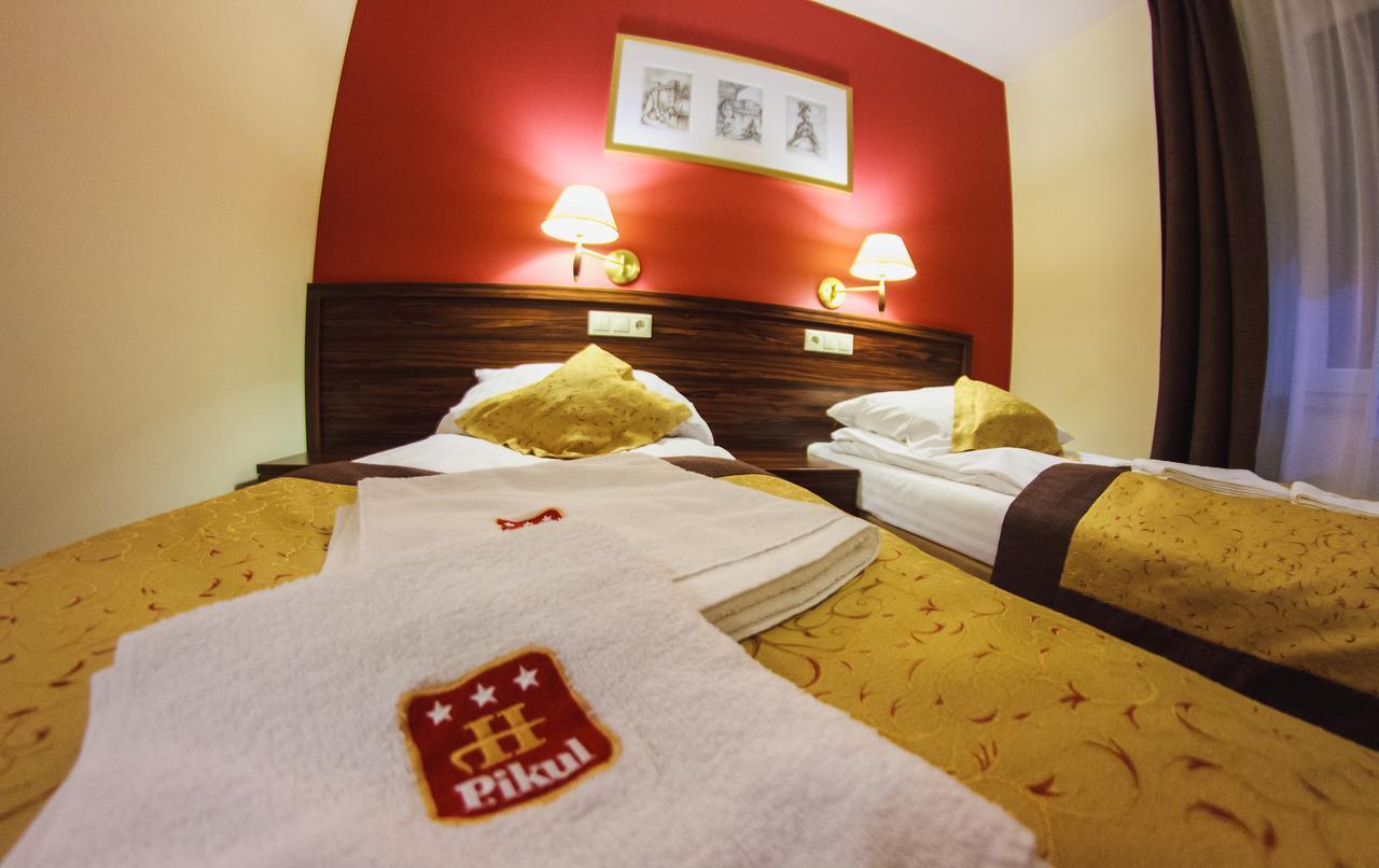 Hotel Pikul Пулави Екстер'єр фото