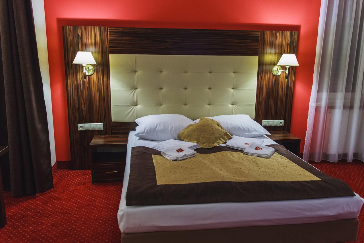 Hotel Pikul Пулави Екстер'єр фото