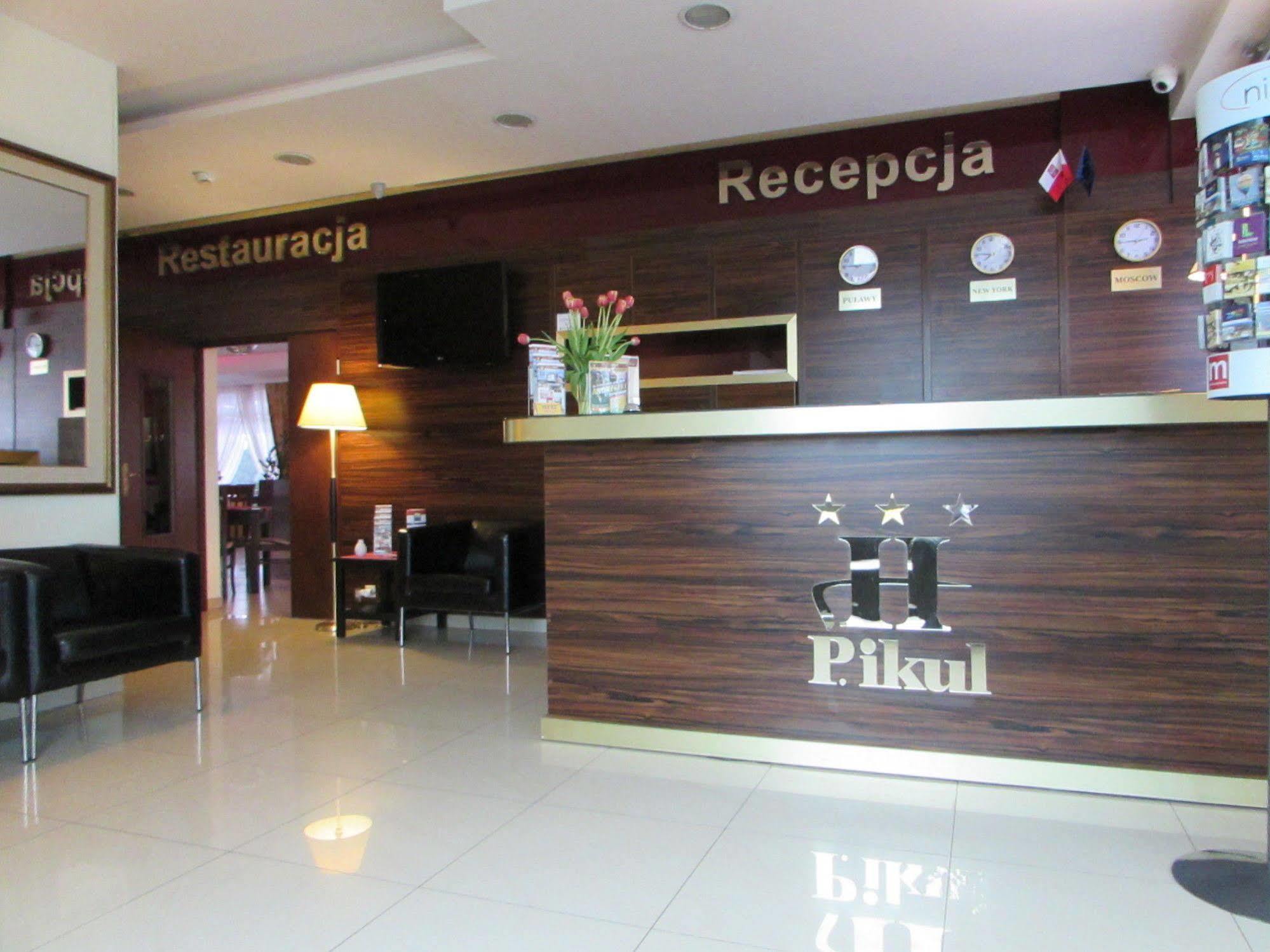 Hotel Pikul Пулави Екстер'єр фото