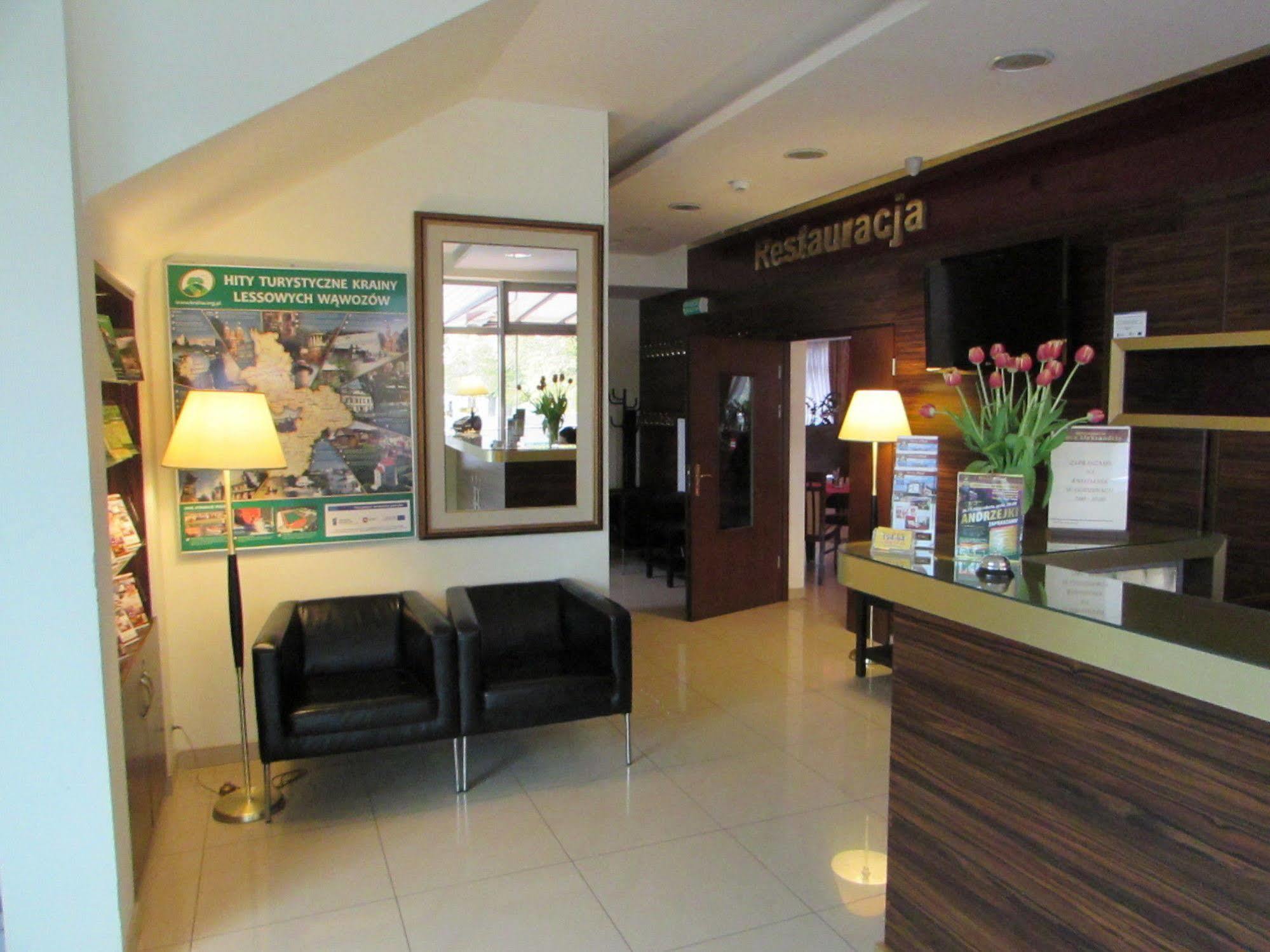 Hotel Pikul Пулави Екстер'єр фото