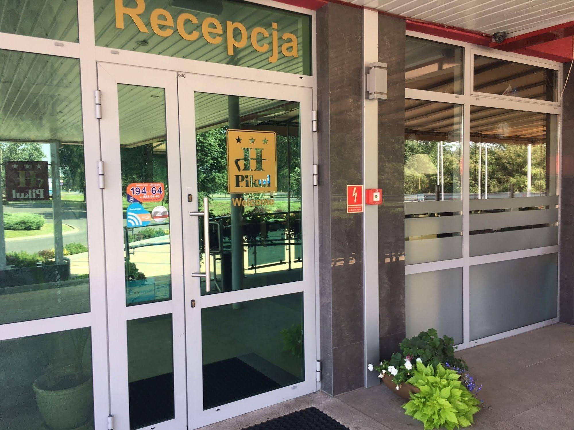 Hotel Pikul Пулави Екстер'єр фото